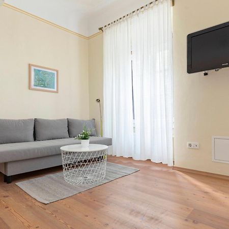 By The Walnut Tree Apartman Ljubljana Kültér fotó