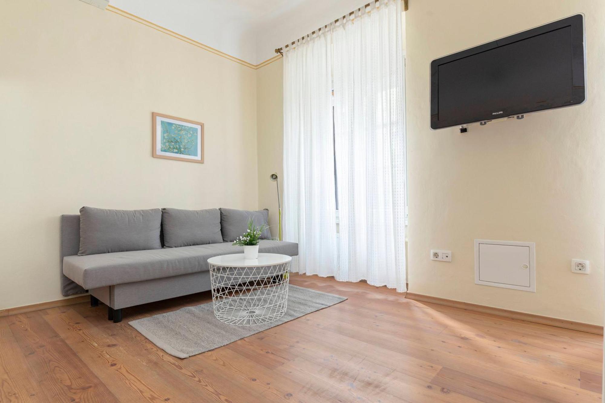 By The Walnut Tree Apartman Ljubljana Kültér fotó